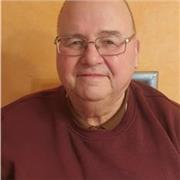 Tutor der Kinder der Grundschule unterrichtet